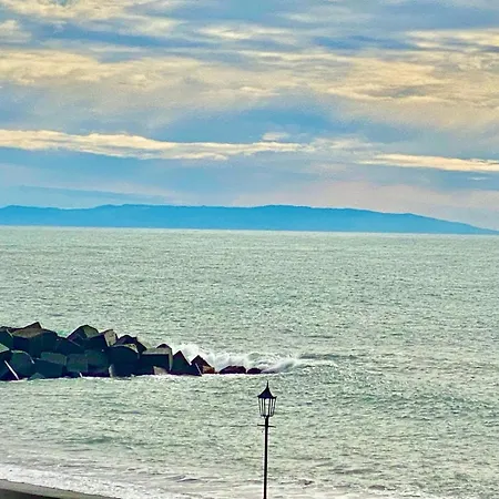 Casa Del Mar, Sunny Ocean View Right At The Beach! Holiday home Los Llanos De Aridane