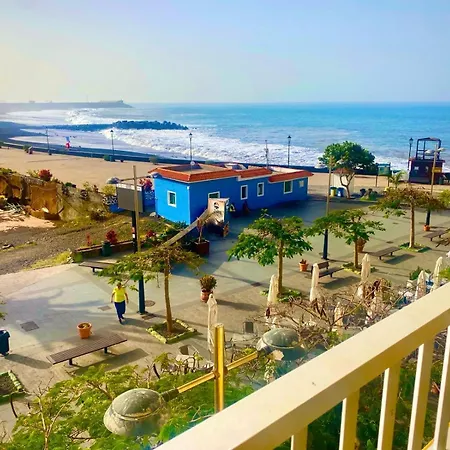 Holiday home Casa Del Mar, Sunny Ocean View Right At The Beach! *